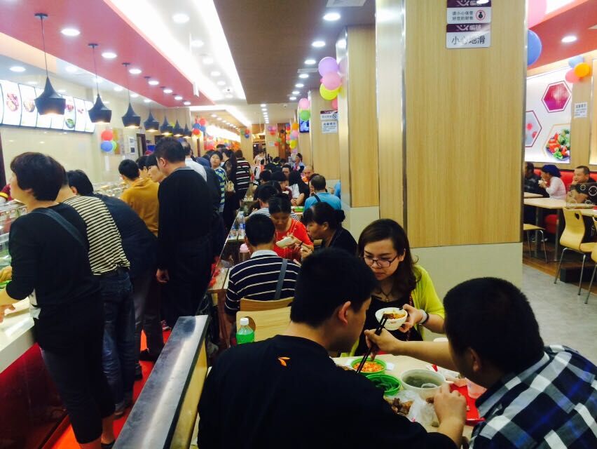2014年下半年，吳總的愉筷快餐店終于盛大開業(yè)了